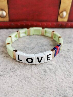Roxanne Assoulin Just Say Love Enamel Stretch Bracelet - Gold & Light Green